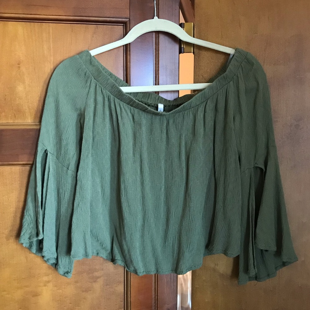 Off-Shoulder Flowy Crop Top - Picture 2 of 7